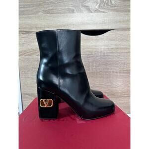 Valentino Garavani VLogo leather boots NEW